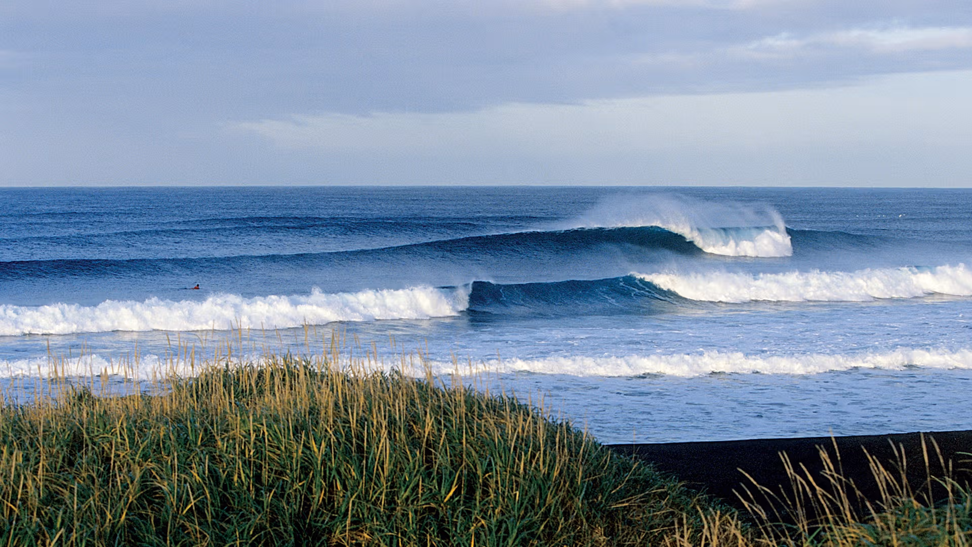 Surfing at Reykjanes Peninsula (Þorbjörn), Suroeste, Iceland