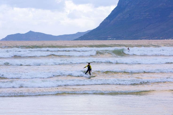 Surfing at Muizenberg, Ciudad del Cabo, South Africa